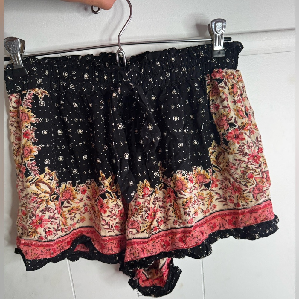 Size M BOHO Patterned Shorts